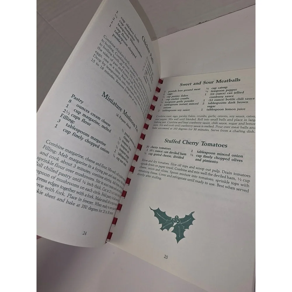 Holiday Favorites Traditional Family Recipes Cookbook vintage cook book